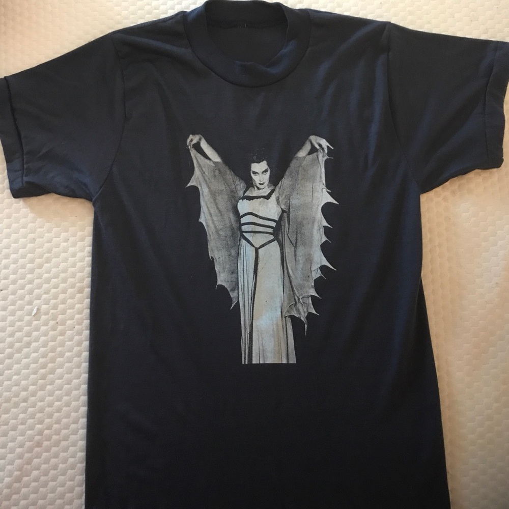 Navy, Local boogeyman, lily munster limited tshirt